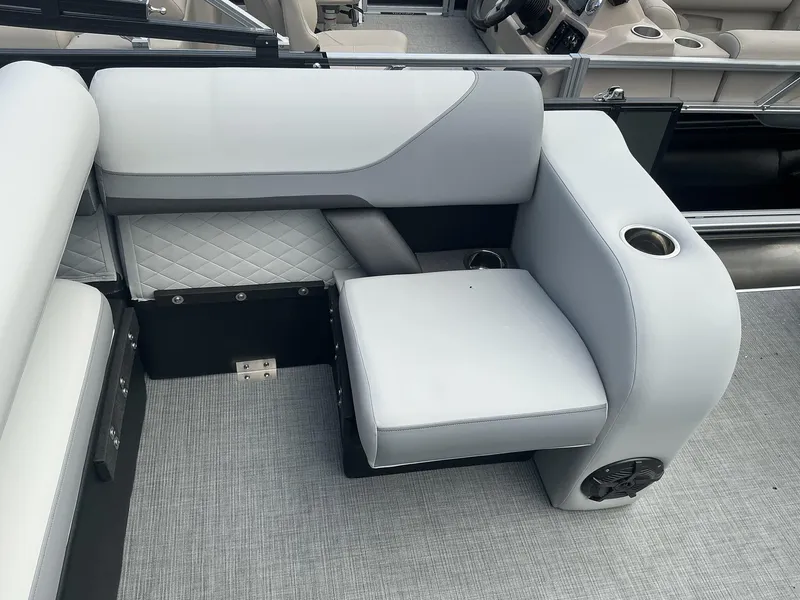 Slide: The Image of Lowe SS210 2025 - 11