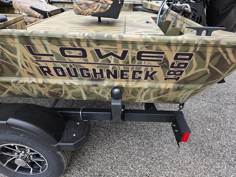 Slide: The Image of Lowe ROUGHNECK 1860 SC 2025 - 4