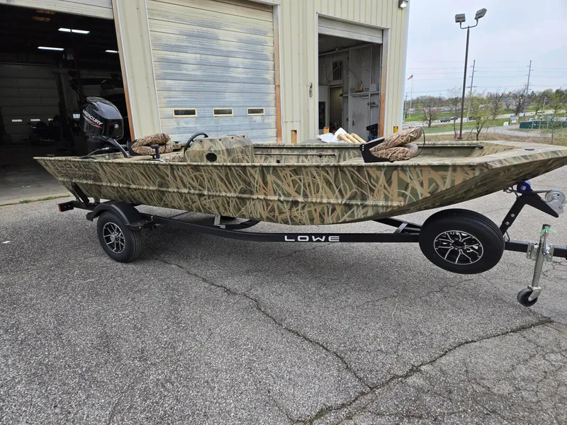 Slide: The Image of Lowe ROUGHNECK 1860 SC 2025 - 5