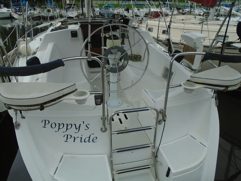 Slide: The Image of Hunter 33.5 1994 - 2