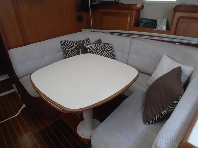 Slide: The Image of Hunter 33.5 1994 - 3