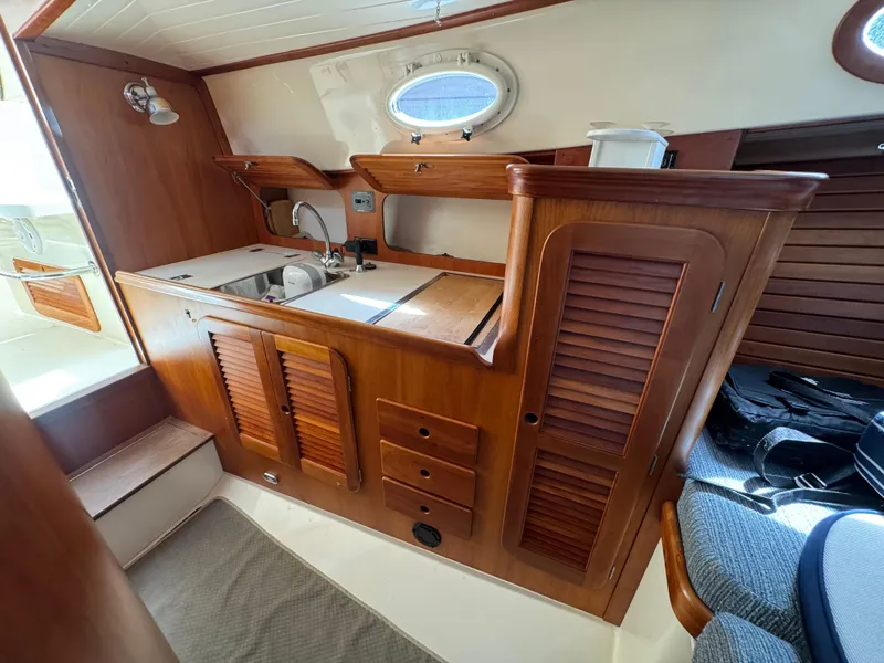 Slide: The Image of Hinckley Yachts Picnic Boat Classic 1999 - 12