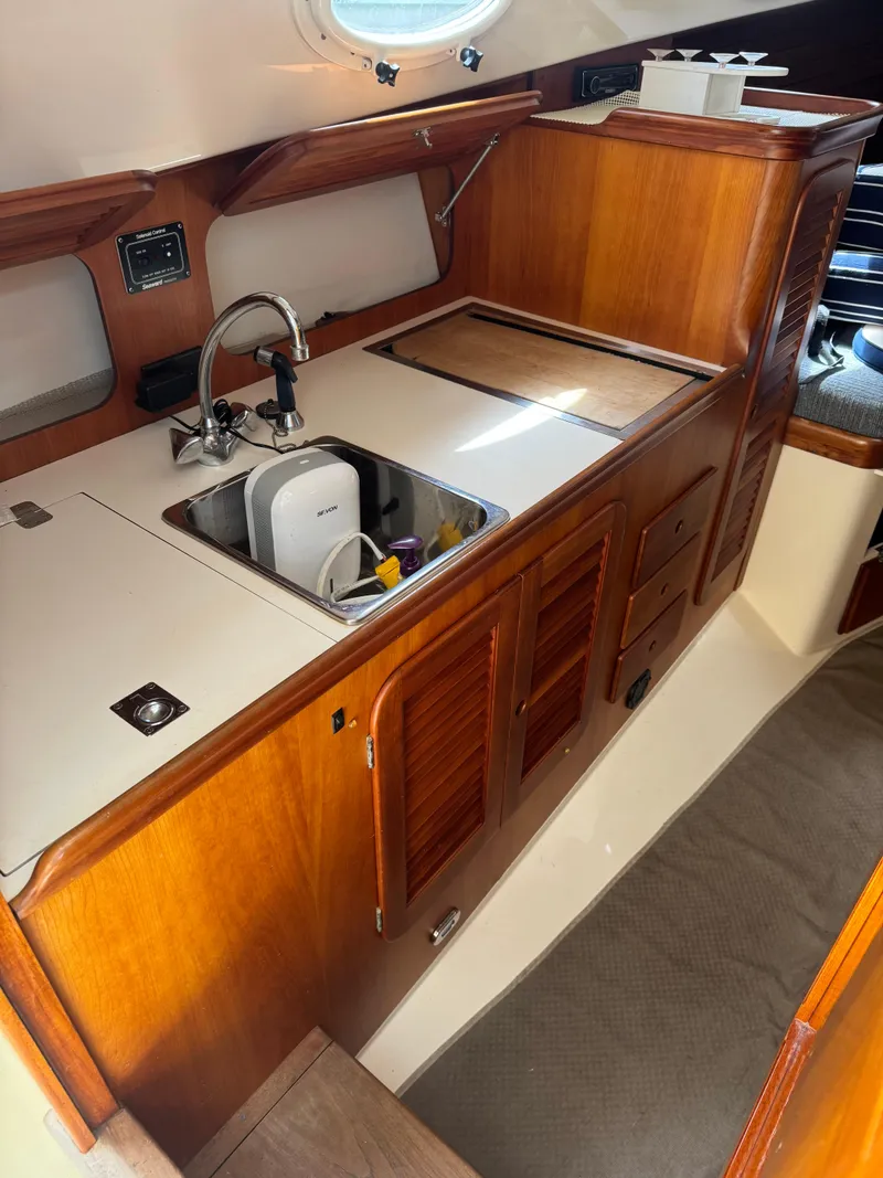 Slide: The Image of Hinckley Yachts Picnic Boat Classic 1999 - 21