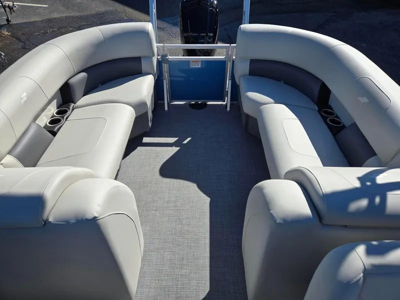 Slide: The Image of Starcraft LX22R 2025 - 5