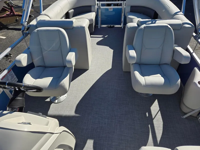 Slide: The Image of Starcraft LX22R 2025 - 6