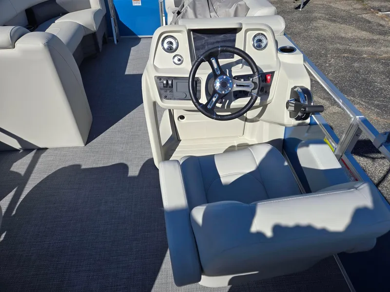 Slide: The Image of Starcraft LX22R 2025 - 8