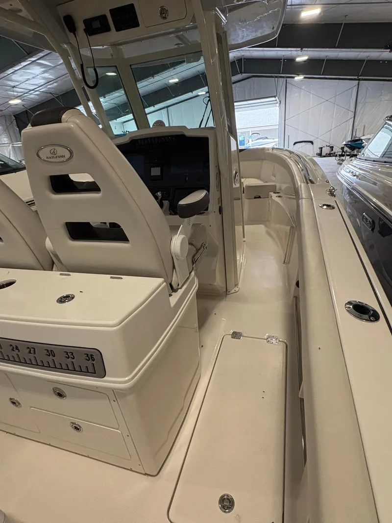 Slide: The Image of Sailfish 272CC 2022 - 16