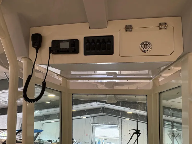 Slide: The Image of Sailfish 272CC 2022 - 8