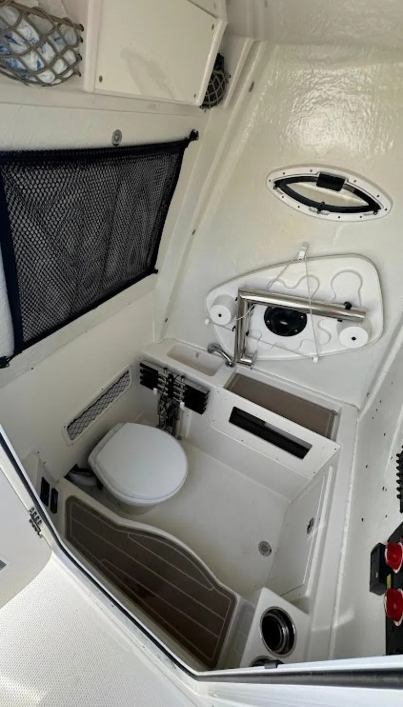 Slide: The Image of Sailfish 272CC 2022 - 9