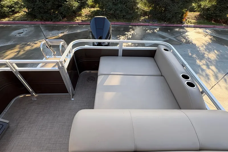 Slide: The Image of 2025 Sun Tracker Sportfish 24 XP3 pontoon boat with beige seating and cup holders. - 71