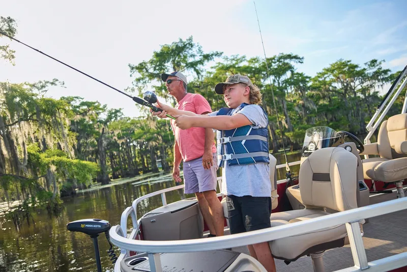 Slide: The Image of Sun Tracker Bass Buggy 18 DLX 2025 - 87