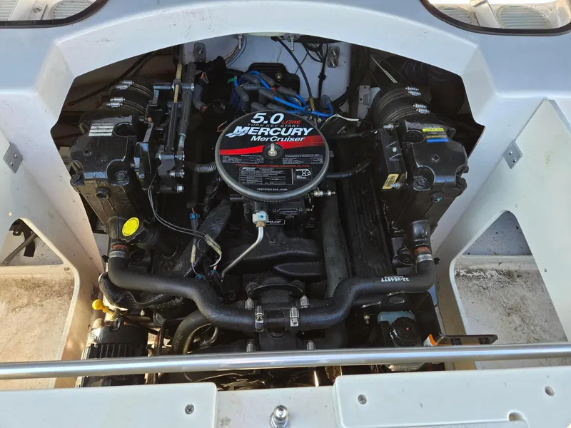 Slide: The Image of Engine compartment of a 2007 Four Winns 200 Horizon with 5.0L Mercury MerCruiser engine. - 10