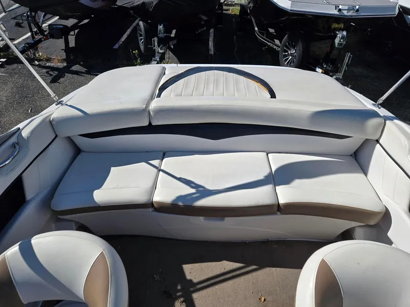 Slide: The Image of 2007 Four Winns 200 Horizon boat interior with white cushioned seating. - 7