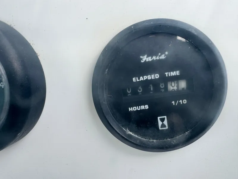 Slide: The Image of Elapsed time gauge on 2005 Beneteau Oceanis Clipper 373 sailboat. - 24