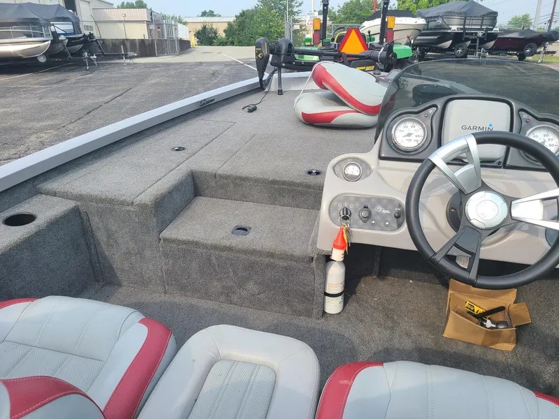 Slide: The Image of Interior of a 2013 G3 Eagle Talon 17 DLX boat with steering wheel and seats. - 5