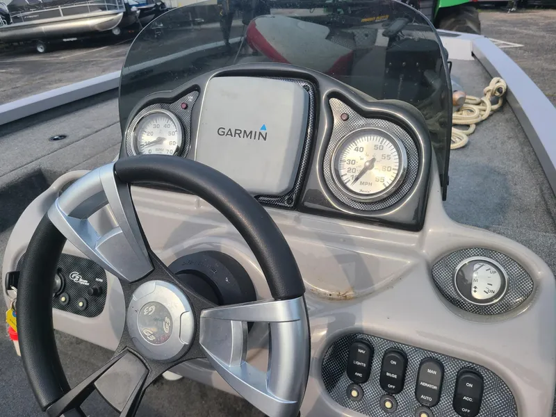 Slide: The Image of Steering console of 2013 G3 Eagle Talon 17 DLX boat with Garmin display. - 7