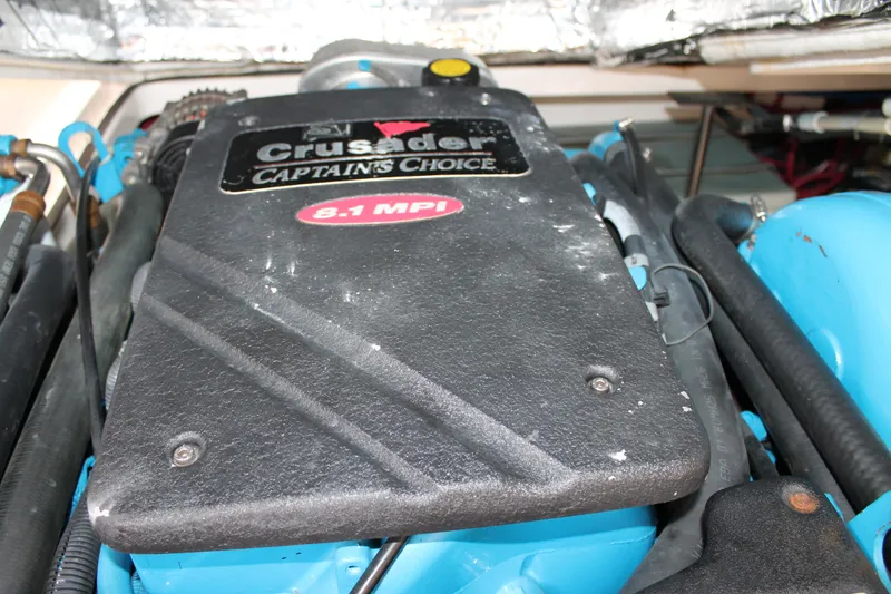 Slide: The Image of Crusader 8.1 MPI engine in 2004 Tiara Yachts 2900 Coronet. - 38