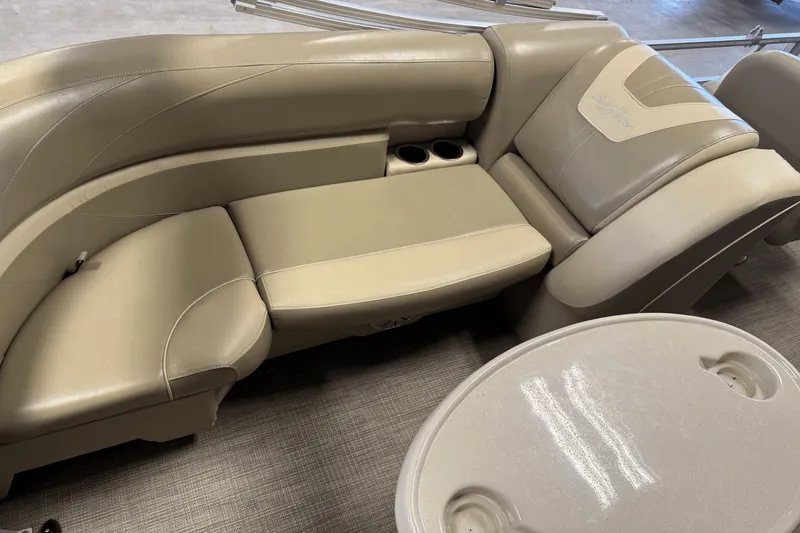 Slide: The Image of Smoker Craft SUNCHASER GENEVA22LD 2019 - 14