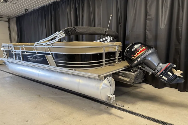 Slide: The Image of Smoker Craft SUNCHASER GENEVA22LD 2019 - 3