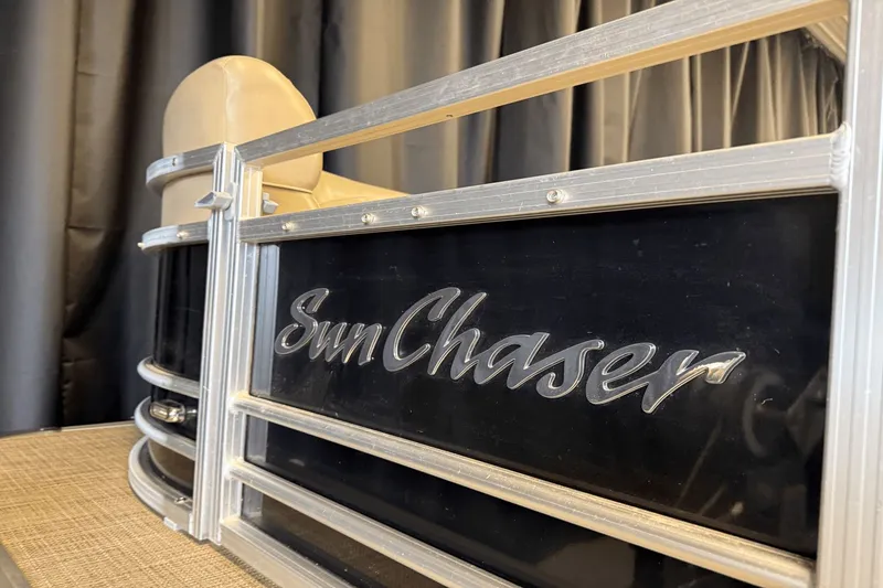 Slide: The Image of Smoker Craft SUNCHASER GENEVA22LD 2019 - 4