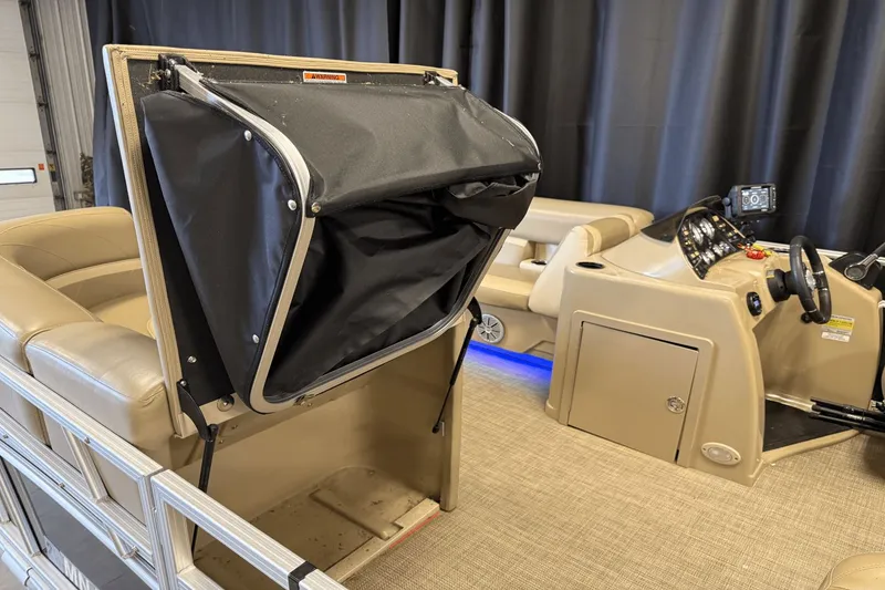 Slide: The Image of Smoker Craft SUNCHASER GENEVA22LD 2019 - 50