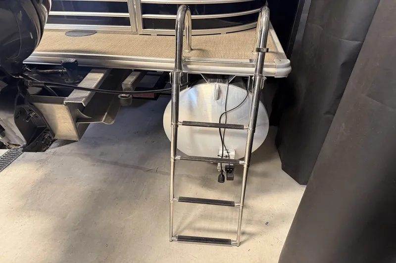 Slide: The Image of Smoker Craft SUNCHASER GENEVA22LD 2019 - 8
