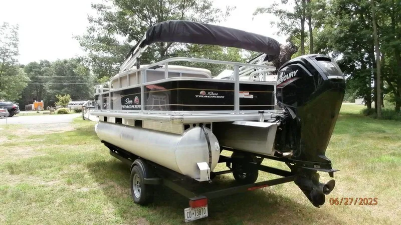 Slide: The Image of Sun Tracker Bass Buggy 2021 - 3