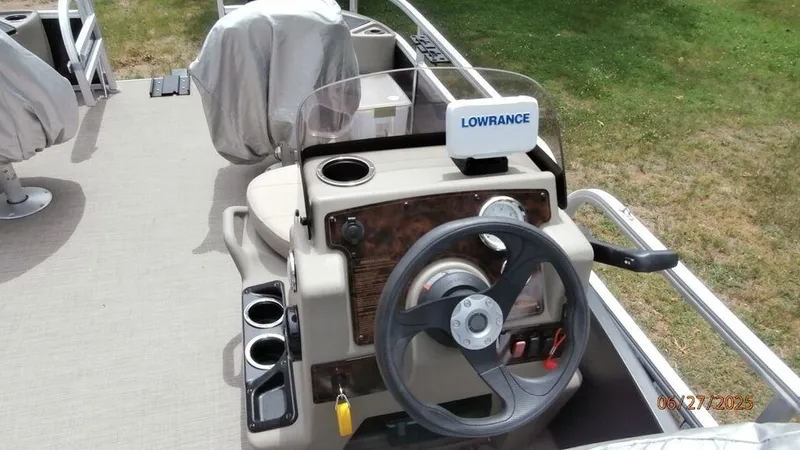 Slide: The Image of Sun Tracker Bass Buggy 2021 - 4