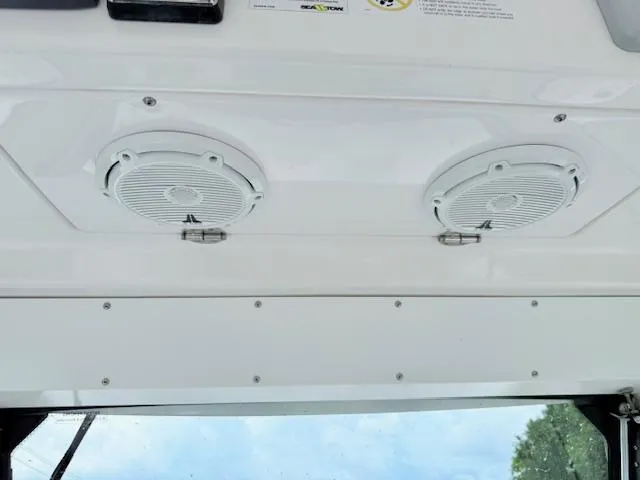 Slide: The Image of Everglades 335 Center Console 2018 - 14