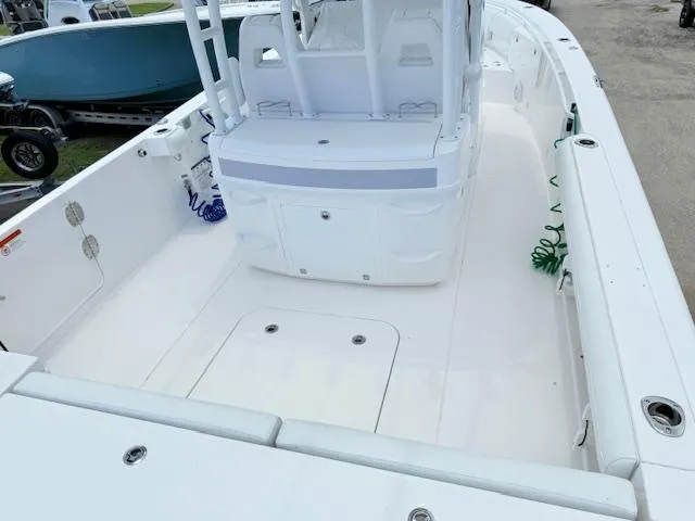 Slide: The Image of Everglades 335 Center Console 2018 - 4