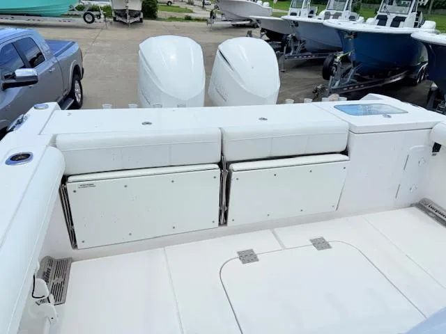 Slide: The Image of Everglades 335 Center Console 2018 - 5