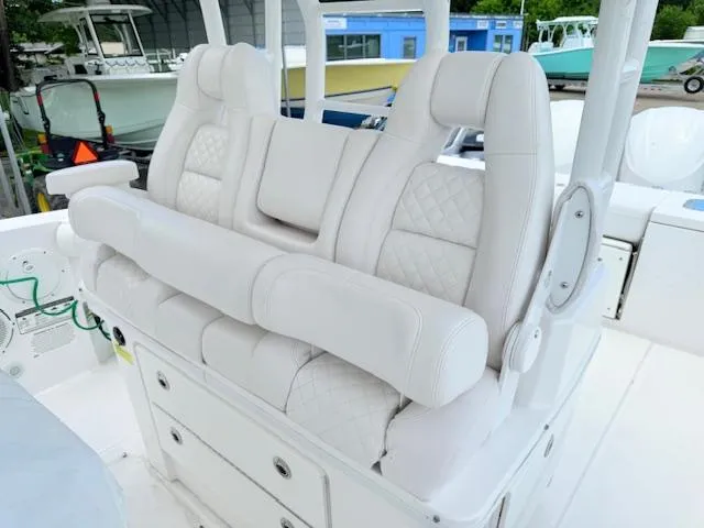 Slide: The Image of Everglades 335 Center Console 2018 - 7