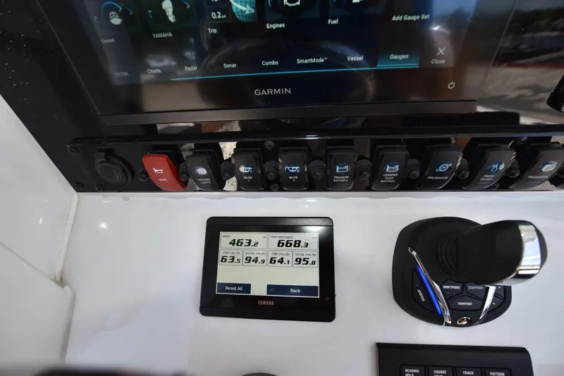 Slide: The Image of Sea Hunt Ultra 275 SE 2024 - 18