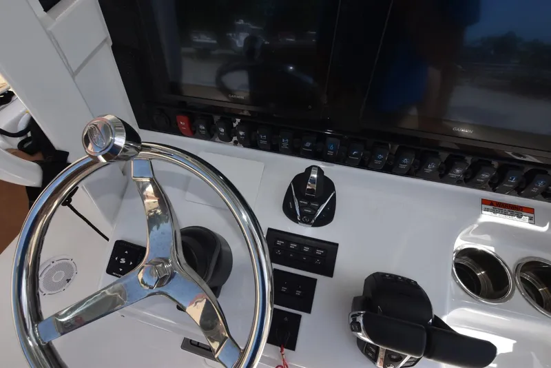 Slide: The Image of Sea Hunt Ultra 275 SE 2024 - 8