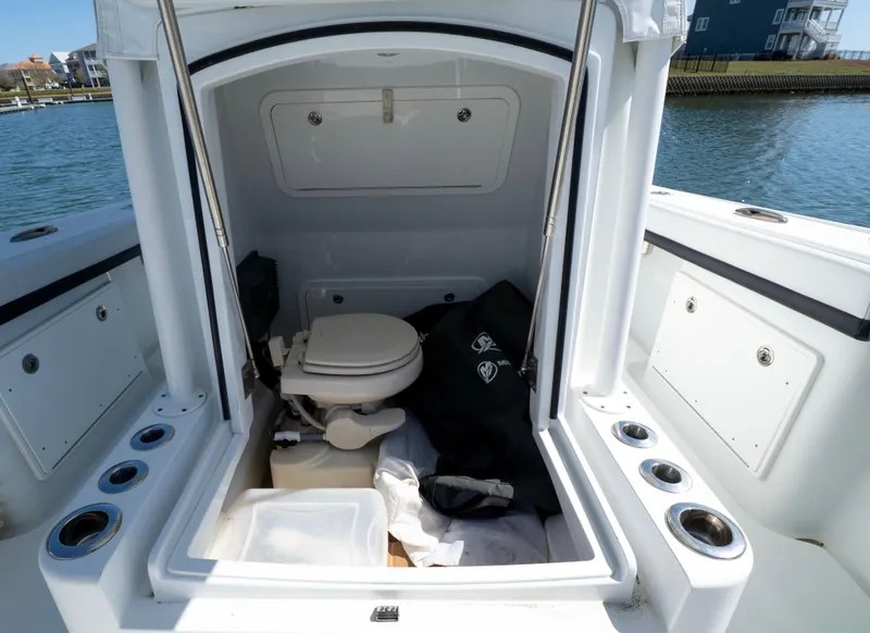 Slide: The Image of Yellowfin 32 Offshore 2018 - 10