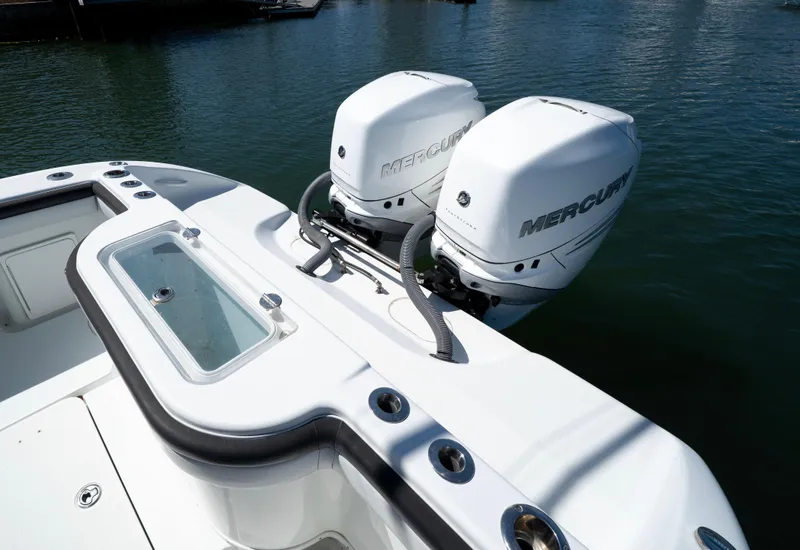 Slide: The Image of Yellowfin 32 Offshore 2018 - 13