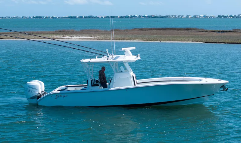 Slide: The Image of Yellowfin 32 Offshore 2018 - 16