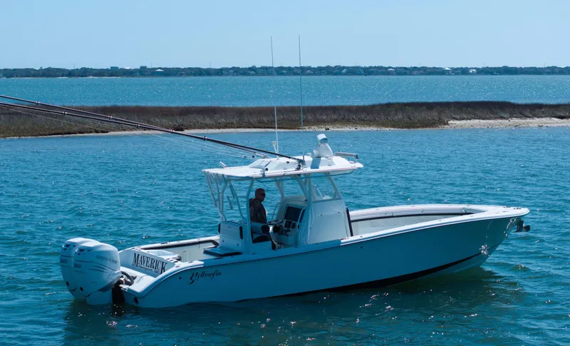 Slide: The Image of Yellowfin 32 Offshore 2018 - 17