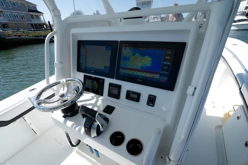 Slide: The Image of Yellowfin 32 Offshore 2018 - 4