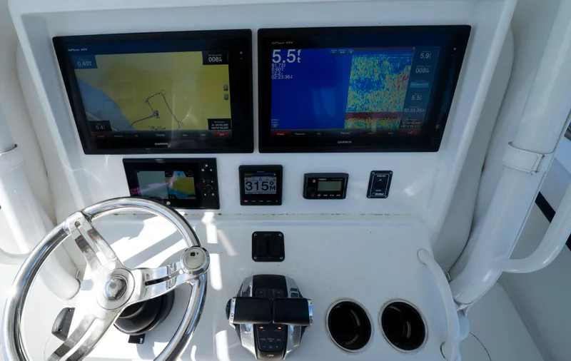 Slide: The Image of Yellowfin 32 Offshore 2018 - 5