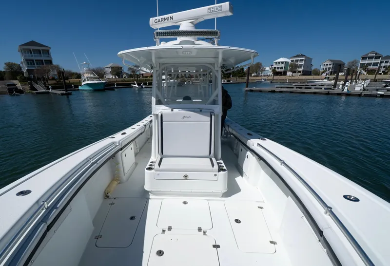 Slide: The Image of Yellowfin 32 Offshore 2018 - 8