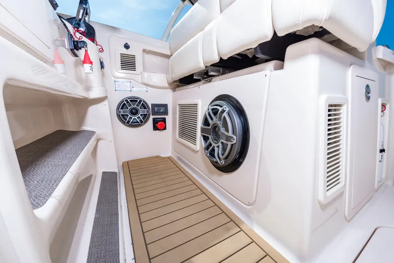 Slide: The Image of Grady-White Freedom 335 2017 - 18