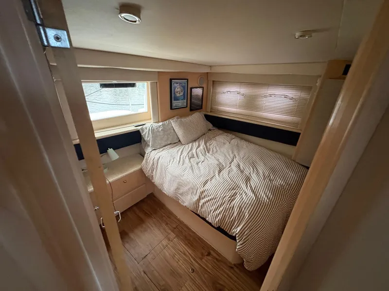 Slide: The Image of Carver Yachts 356 Motor Yacht 1999 - 41