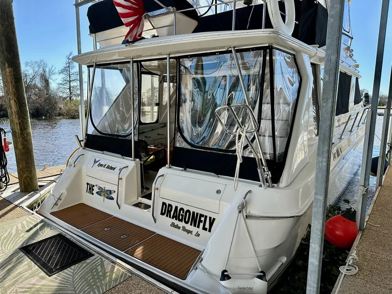 Slide: The Image of Sea Ray 550 Sedan Bridge 1997 - 1