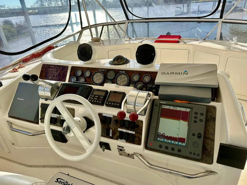 Slide: The Image of Sea Ray 550 Sedan Bridge 1997 - 13