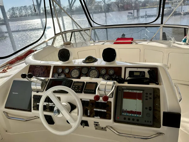 Slide: The Image of Sea Ray 550 Sedan Bridge 1997 - 14