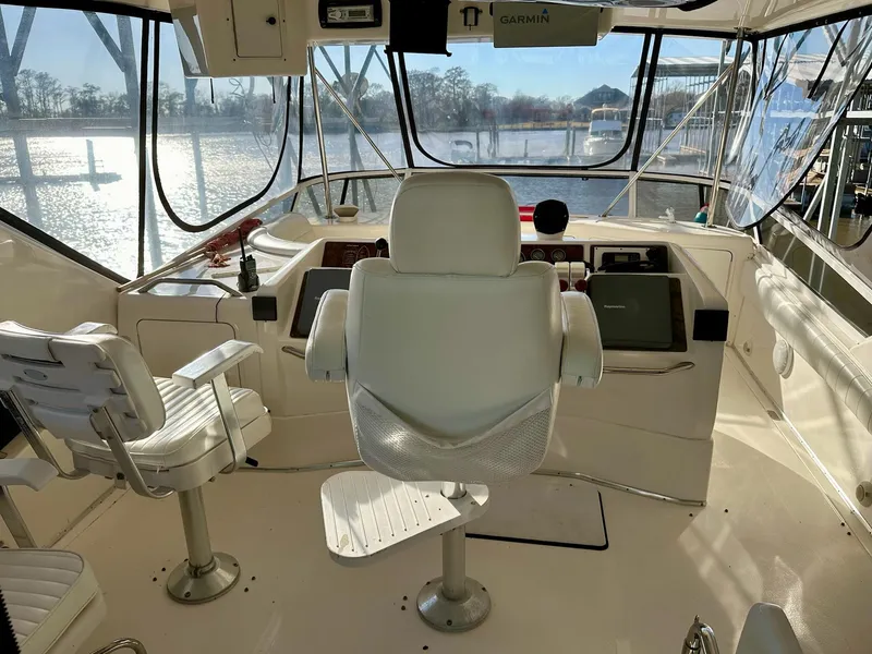 Slide: The Image of Sea Ray 550 Sedan Bridge 1997 - 15