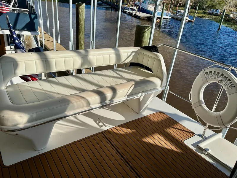 Slide: The Image of Sea Ray 550 Sedan Bridge 1997 - 17