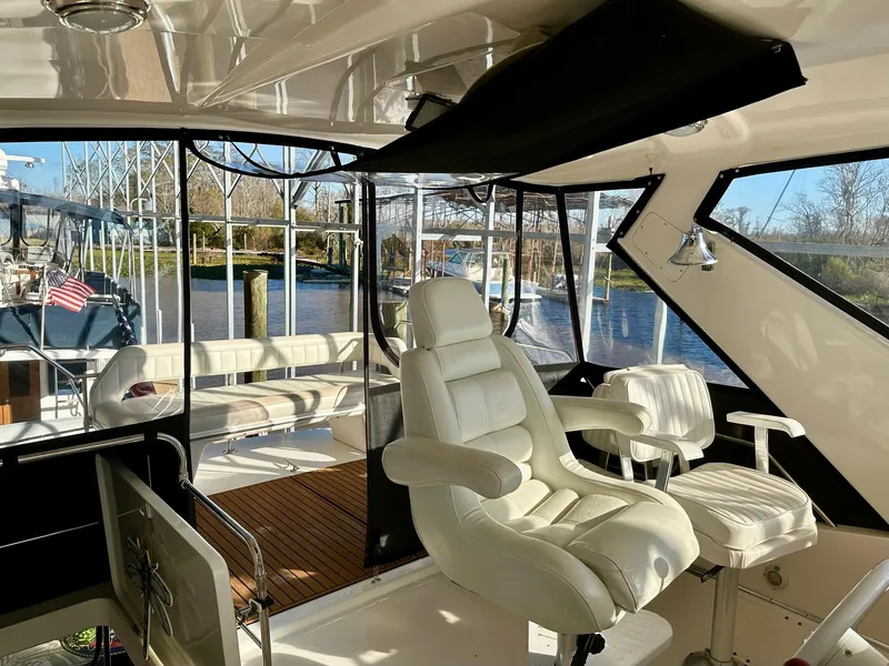 Slide: The Image of Sea Ray 550 Sedan Bridge 1997 - 18