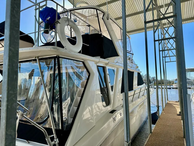 Slide: The Image of Sea Ray 550 Sedan Bridge 1997 - 2